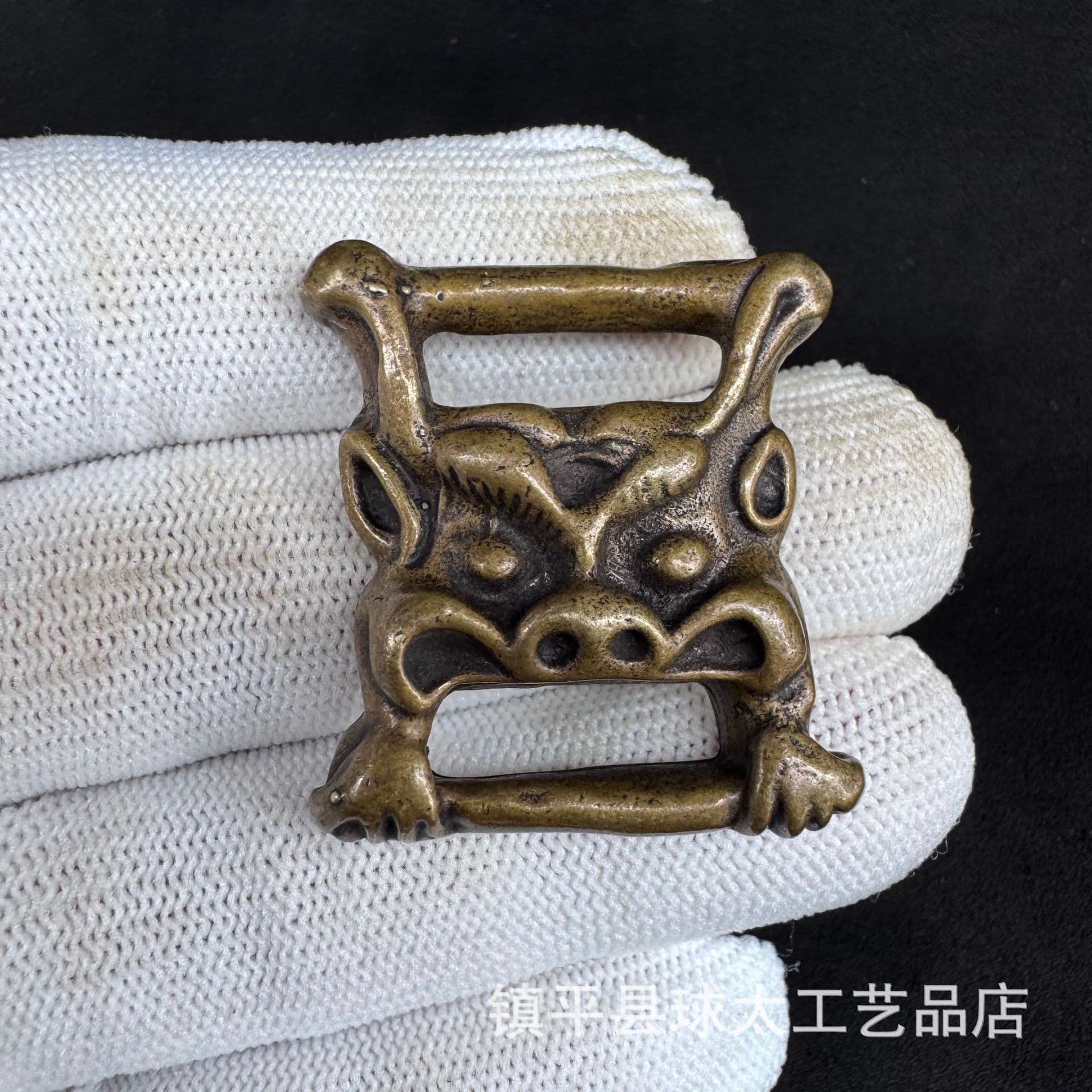 Brass scripture buckle Tibetan animal face wealth cloth buckle Tibetan style buckle