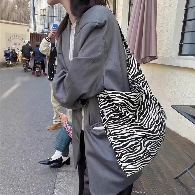 Korea Dongdaemun Leopard Print Floral Canvas Bag for Women White Baihe Emis Same Style Printed Shoulder Bag Student Canvas Bag for Women