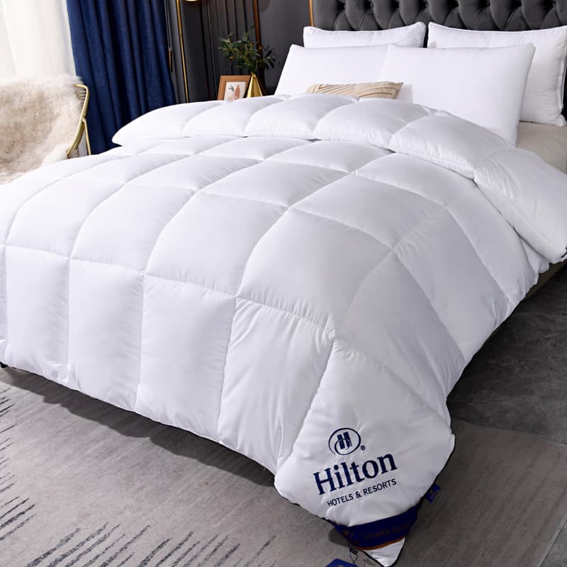 Factory direct sale, Hilton-style down-alternative fiber quilt with jewelry gift packaging, autumn-winter comforter for conference sales wholesale core