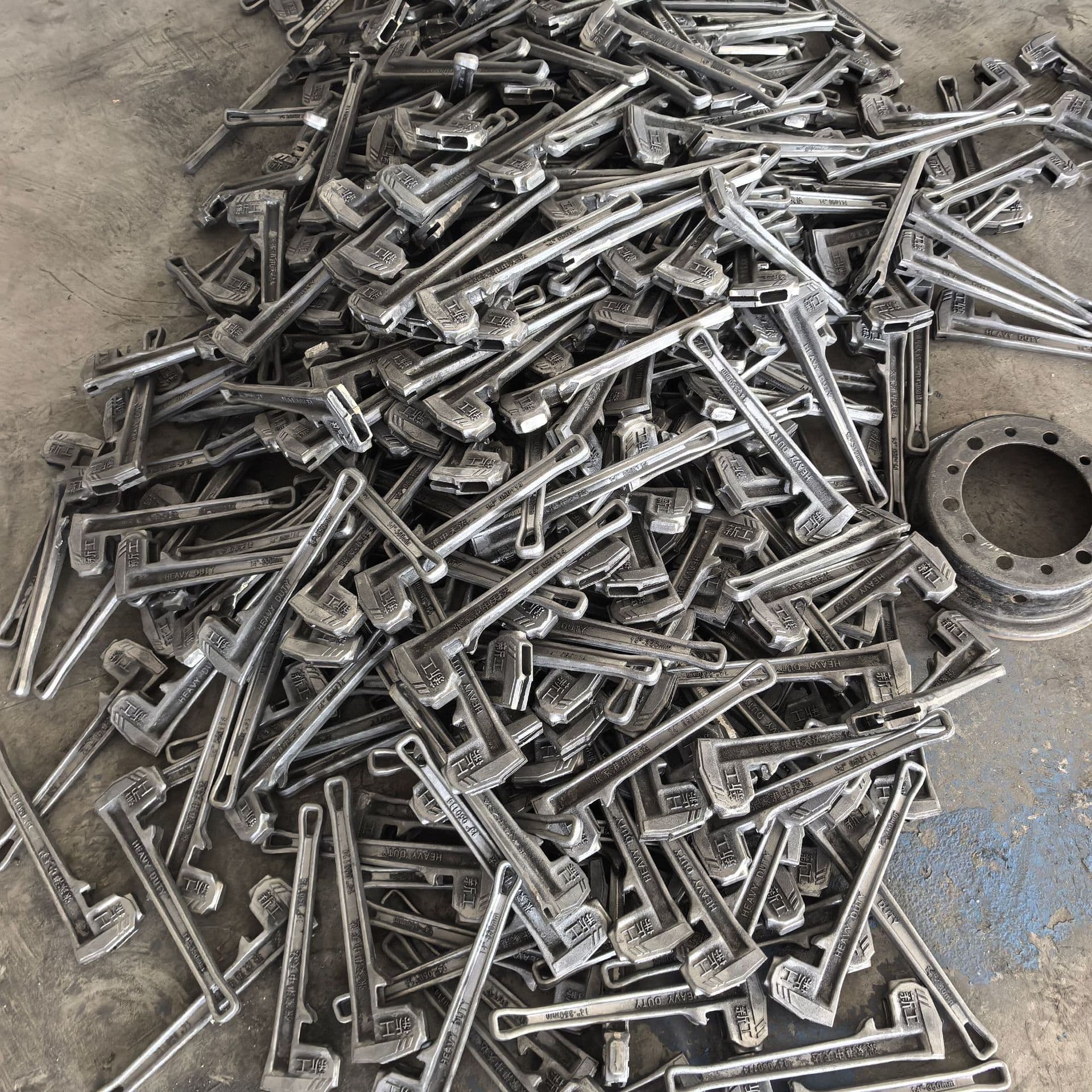 Manufacturer ready stock wholesale hardware tools industrial grade wrench L-shaped tool multi-specification multi-function cast iron wrench