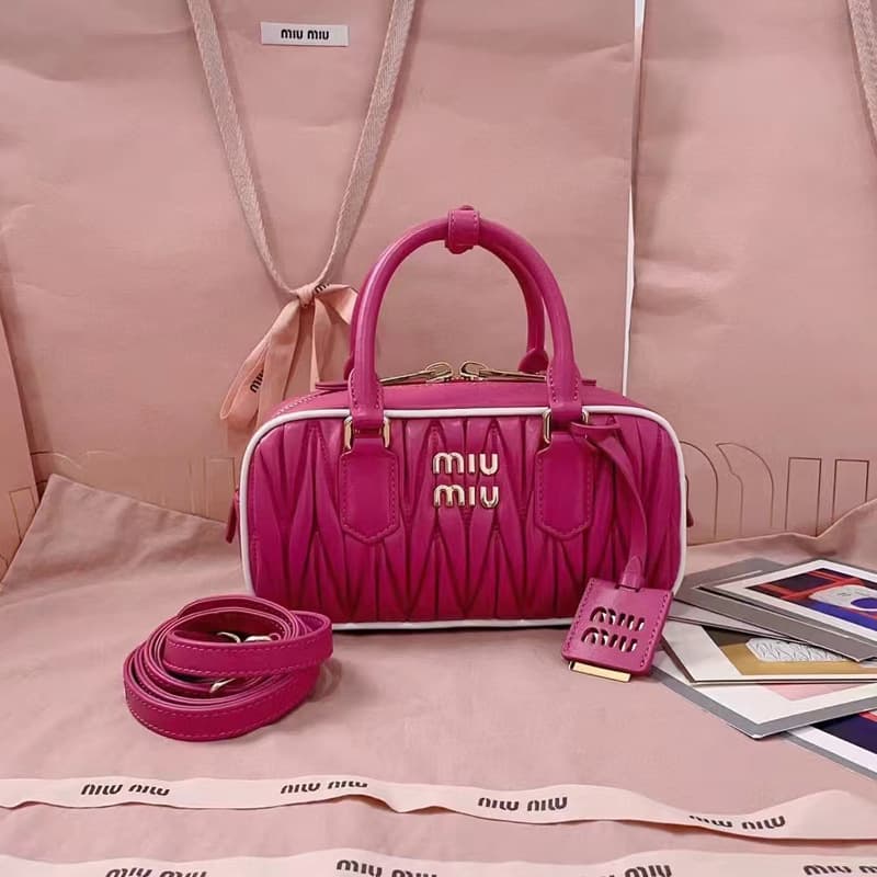 2025 New Miu Style Pleated White Edge Bowling Pillow Bag, Fashionable Shoulder Crossbody Handbag Commuter Bag for Women