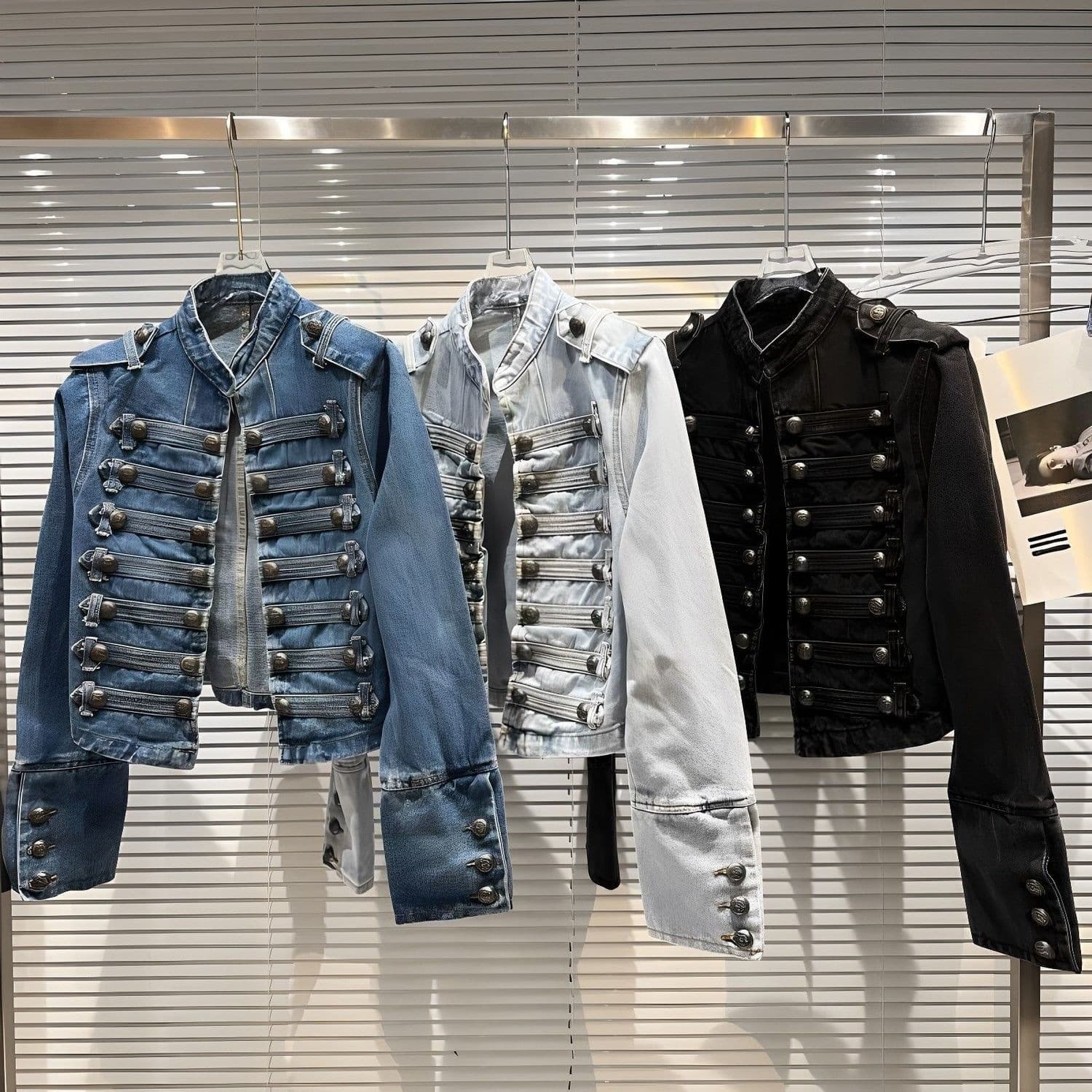 2026 spring new style palace style classical metal rib buckle design shoulder strap washed denim top short jacket