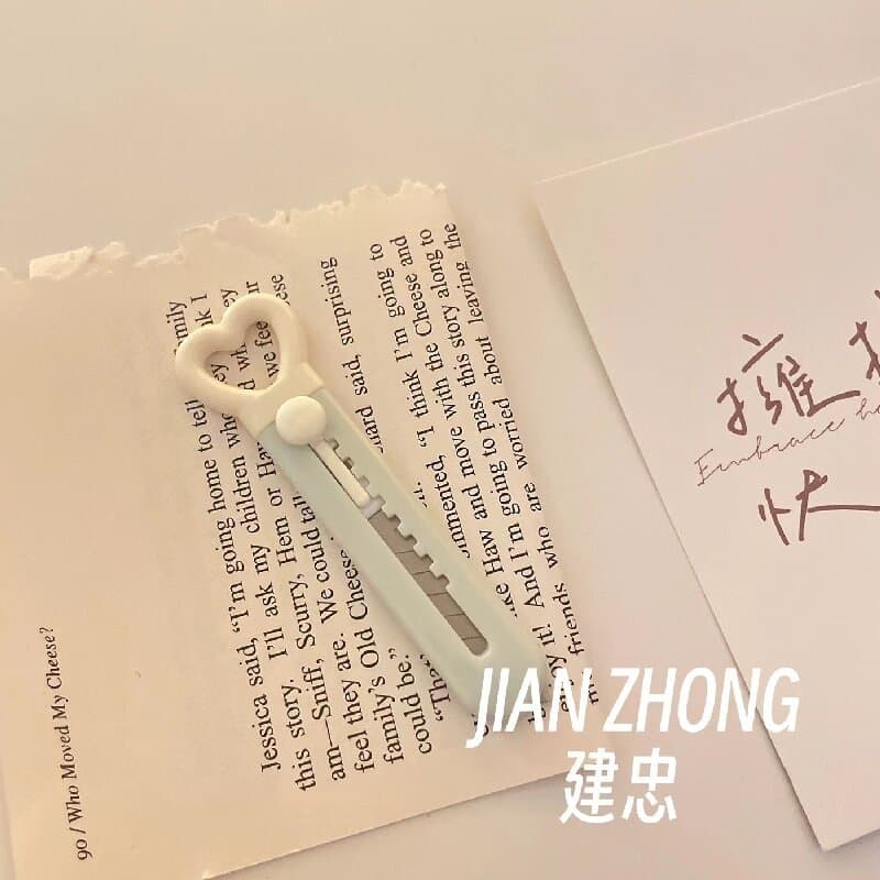 Creative Heart-shaped Utility Knife Mini Paper Cutter Portable Box Opening Tool Express Unpacking Tool Handmade Small Knife