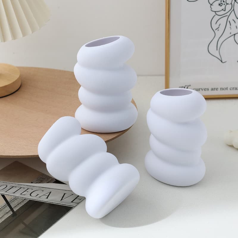 Cross-border art spiral plastic vase Nordic simple imitation glazed porcelain creative style flower arrangement ornaments dry and wet flower vase