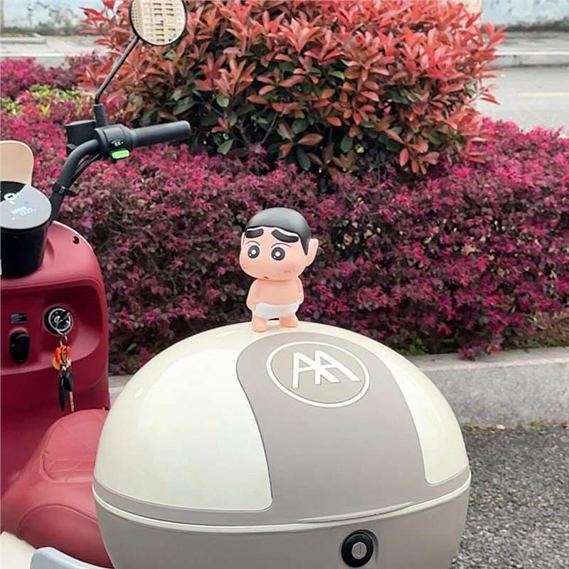 Cute Crayon Shin-chan Car Dashboard Ornament, Electric Vehicle Accessory, Rear Window Toy Doll, Decorative Car Hanging Ornament