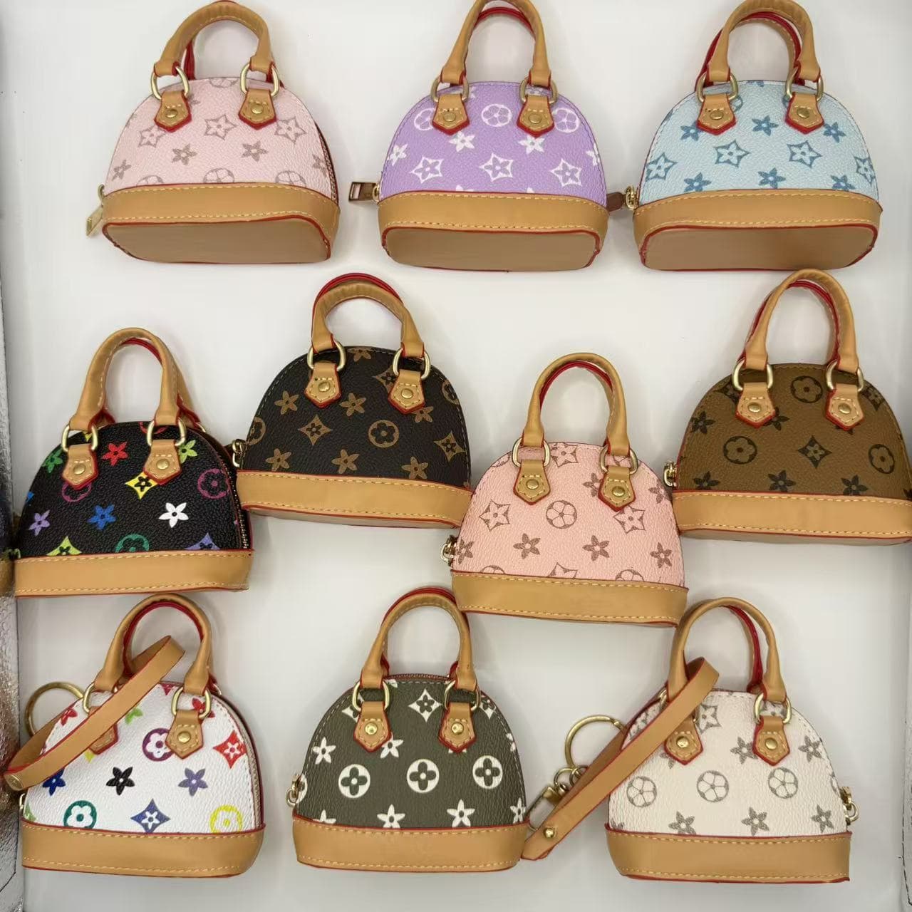Presbyopia mini shell bag, fashionable headphone bag, cute shell bag charm, fashionable car key bag, car charm