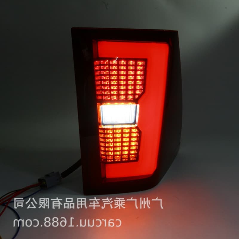Compatible with Jeep Assembly 05-10 New C-Type Jeep Tail Light LED Brake Light