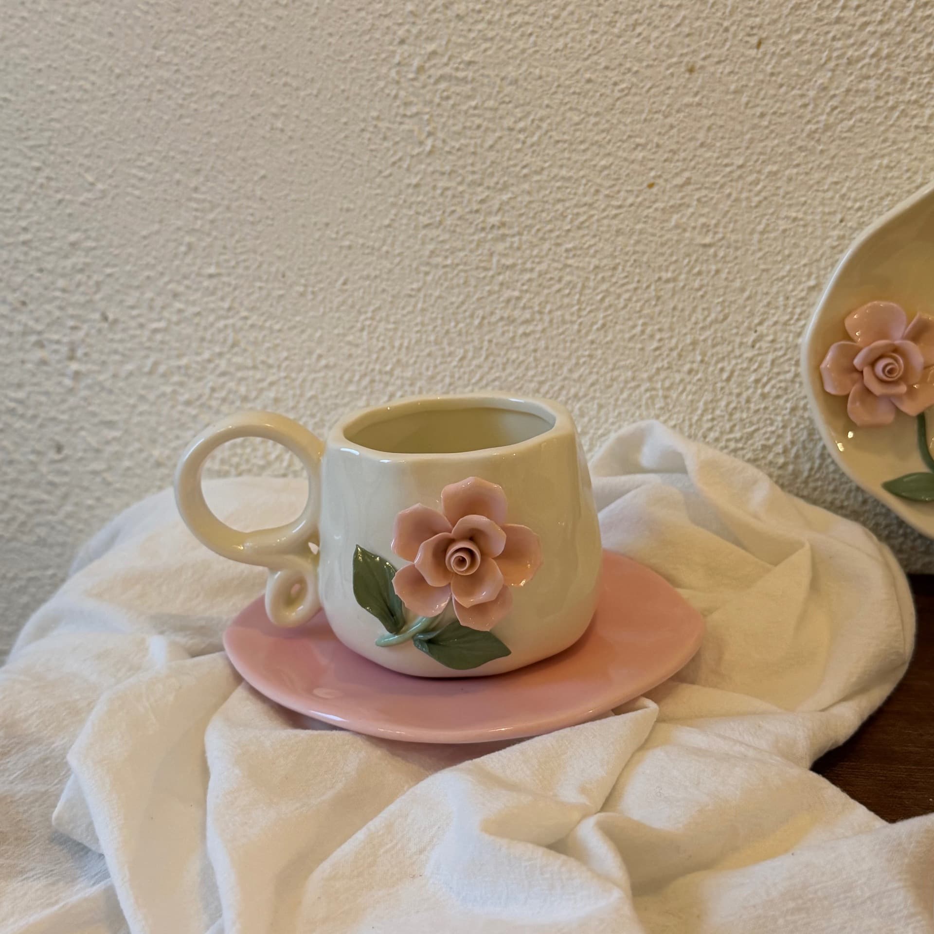 French Vintage Ins Style Irregular Handmade 3D Flower Ceramic Cup and Saucer Set with Relief Floral Design Coffee Cup and Saucer
