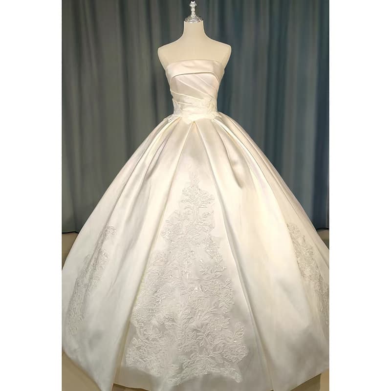 French tube top satin wedding dress with heavy embroidery pattern and large skirt 2026 new wedding main yarn high-end elegant main yarn