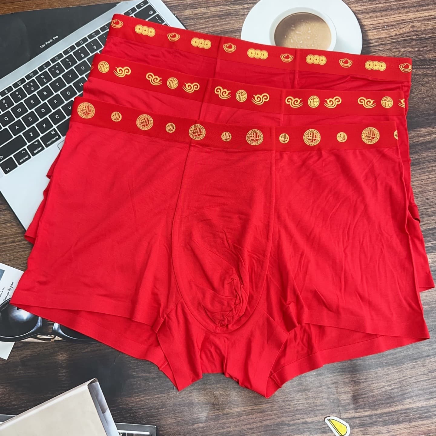 Good luck bright red cardboard men's pants, 60-count modal with gold foil printed waistband, zodiac year men's boxer briefs.