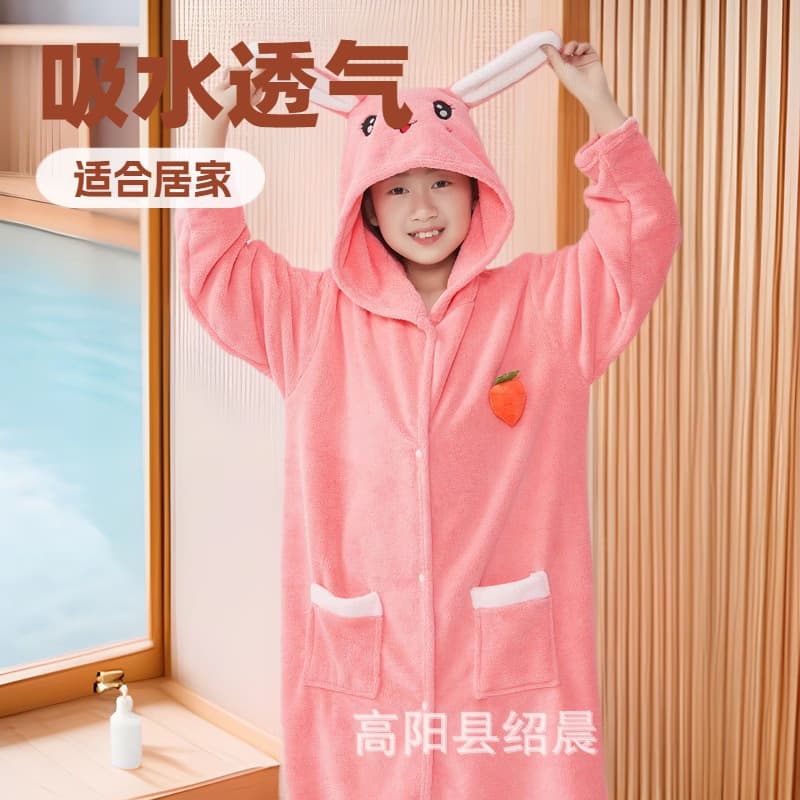 Soft, absorbent hooded bathrobe with cartoon design, suitable for boys and girls, and featuring a cute design.