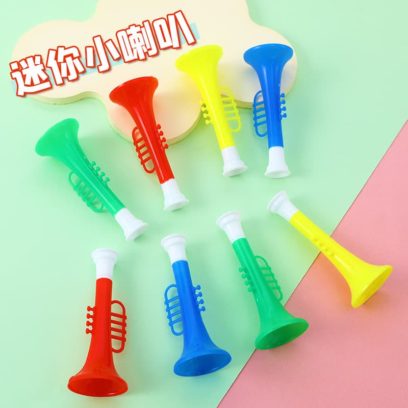 Novel plastic mini trumpet whistle toy children's trumpet shape whistle outfit gashapon toy gift