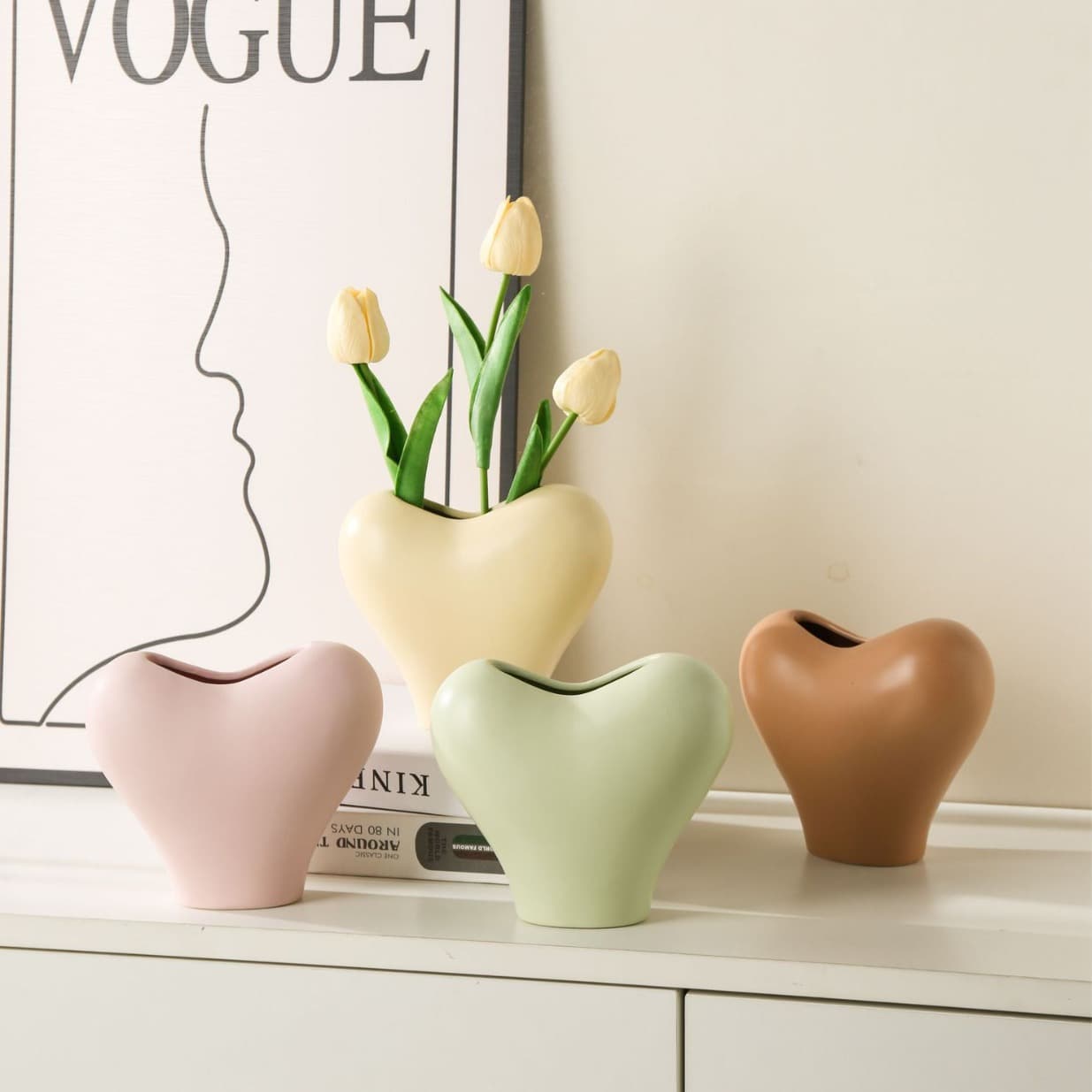 Ins-style High-end Heart-shaped Ceramic Vase for Living Room Decoration, Bed and Breakfast Model Room Ornament, Flower Arrangement Container