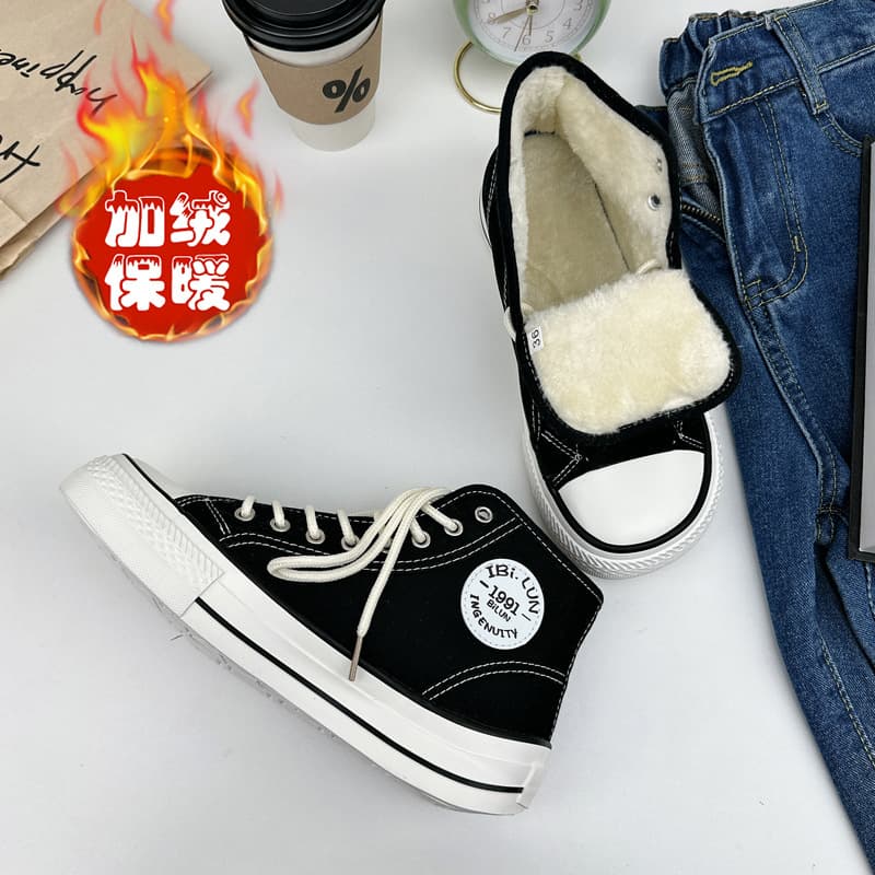 High-top, wide-leg, cute mango-toe sneakers for women, versatile winter style, upturned front and back canvas shoes, fleece-lined for warmth, white sneakers.