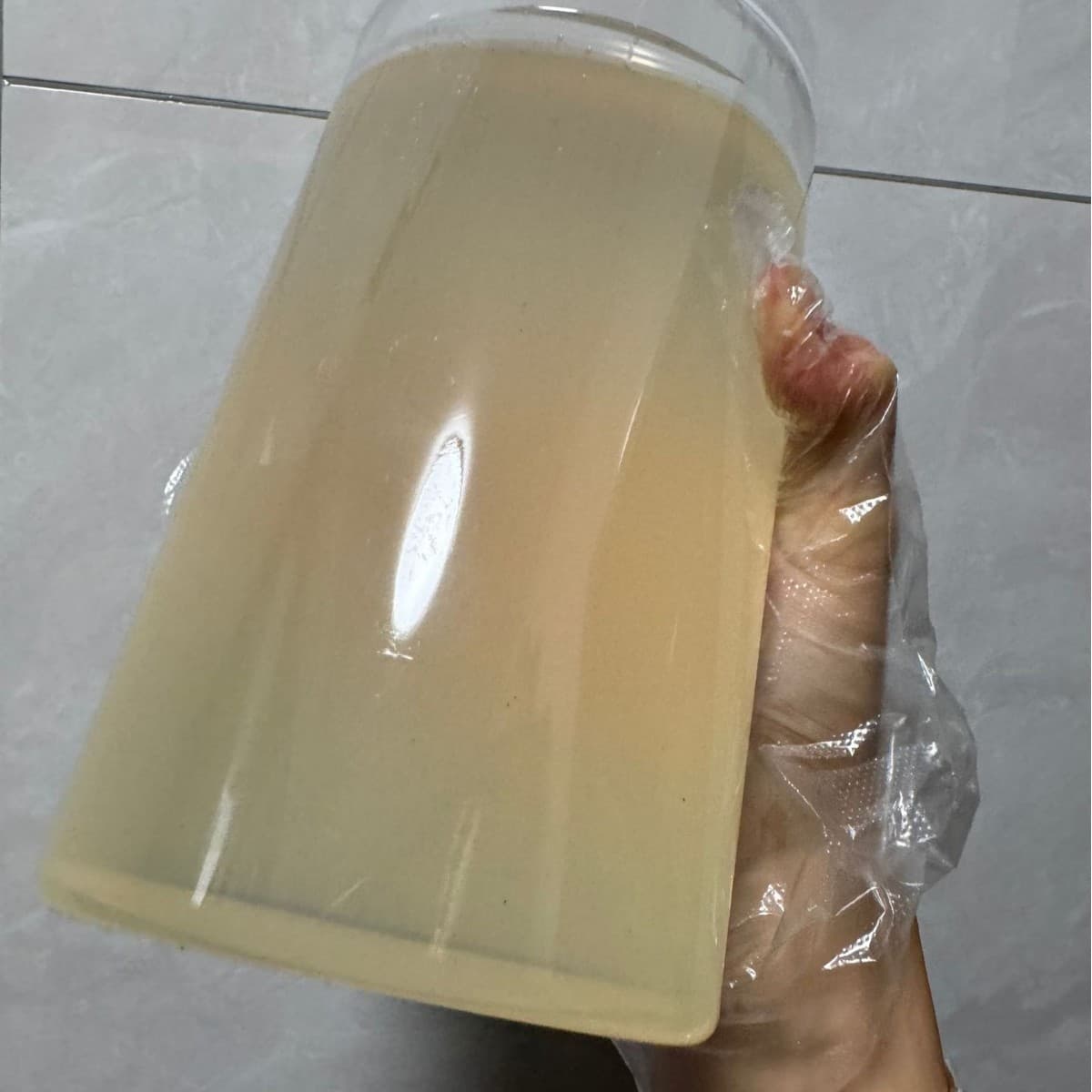 Polyisoprene rubber with a molecular weight of 50,000 has good elasticity, excellent elasticity, and good cold resistance.
