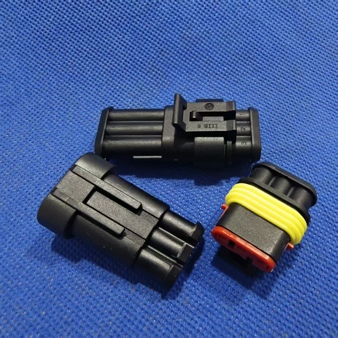 DJ7031Y-1.8-21/11 282087-1 282105-1 Tyco AMP 3P automotive connector