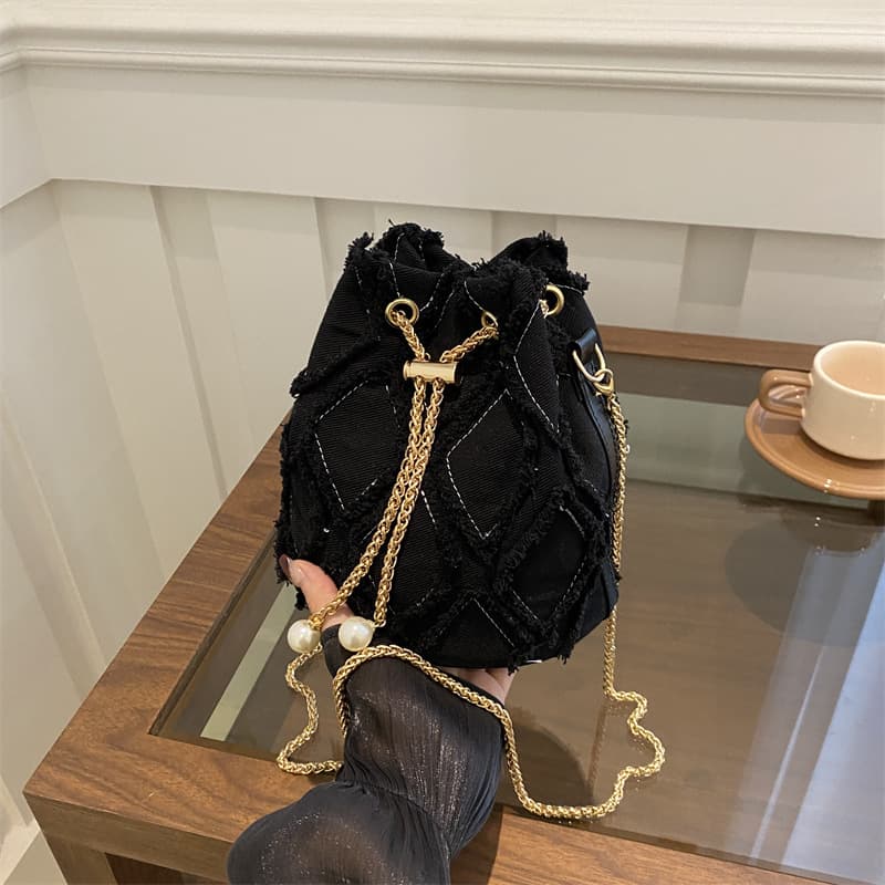 Niche Design Bucket Bag Autumn 2024 New Drawstring Frayed Women's Bag Crossbody Fashion Simple Shoulder Bag