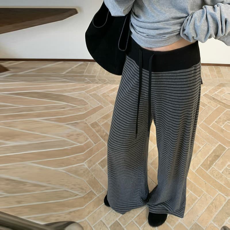 Maternity Wear, Korean Style Autumn/Winter Minimalist Look, Slightly Fitted Outfit, Fashionable Ensemble, Striped Pants, Autumn Two-Piece Set