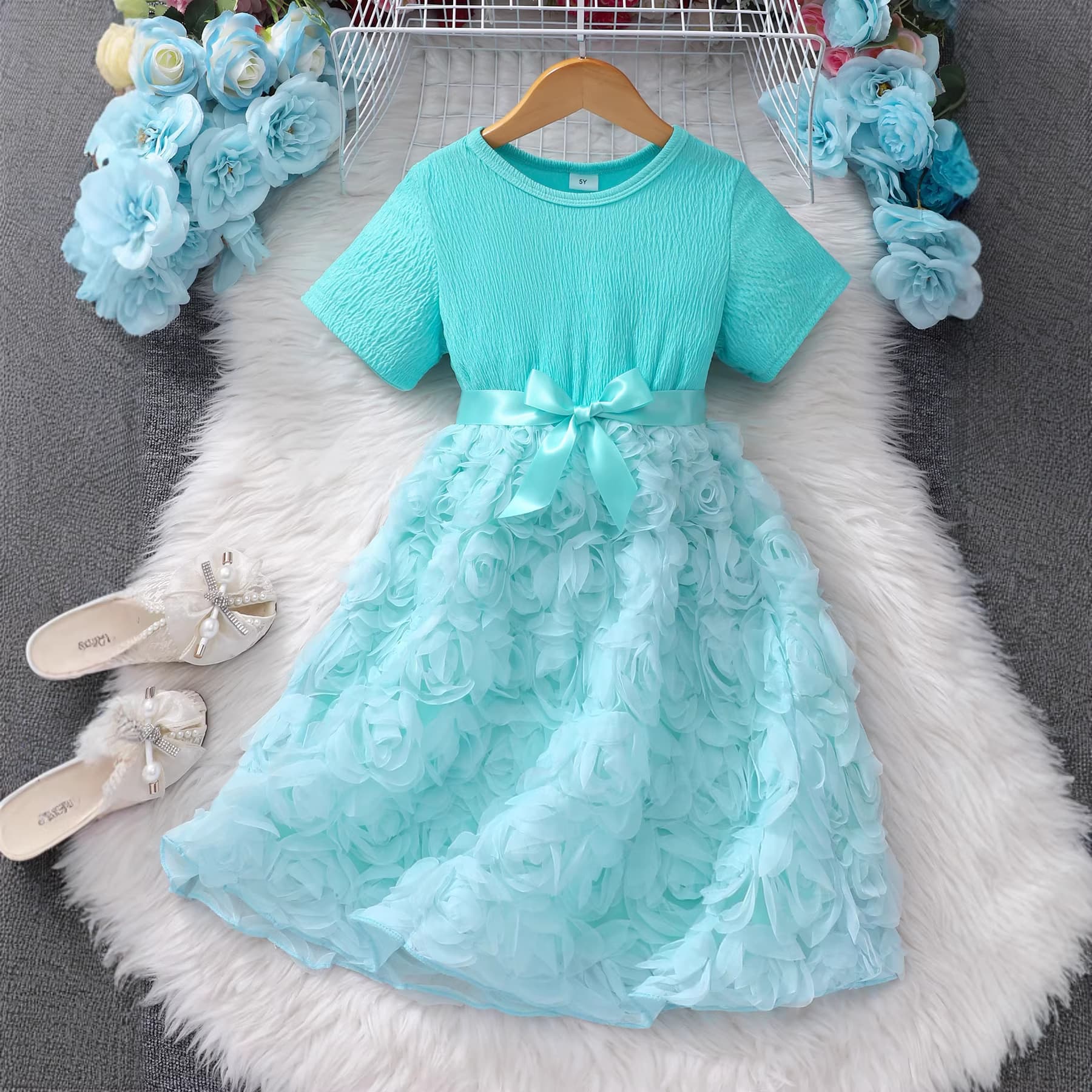 Children's (girls') dress, three-dimensional rose bow dress