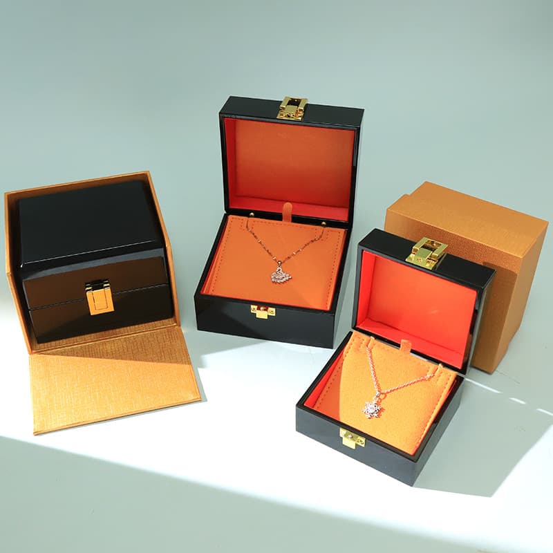 High-Gloss Lacquer Jewelry Box Paint Ring Box Necklace Bracelet Packaging Box Old Pu Gold Jewelry Packaging Box