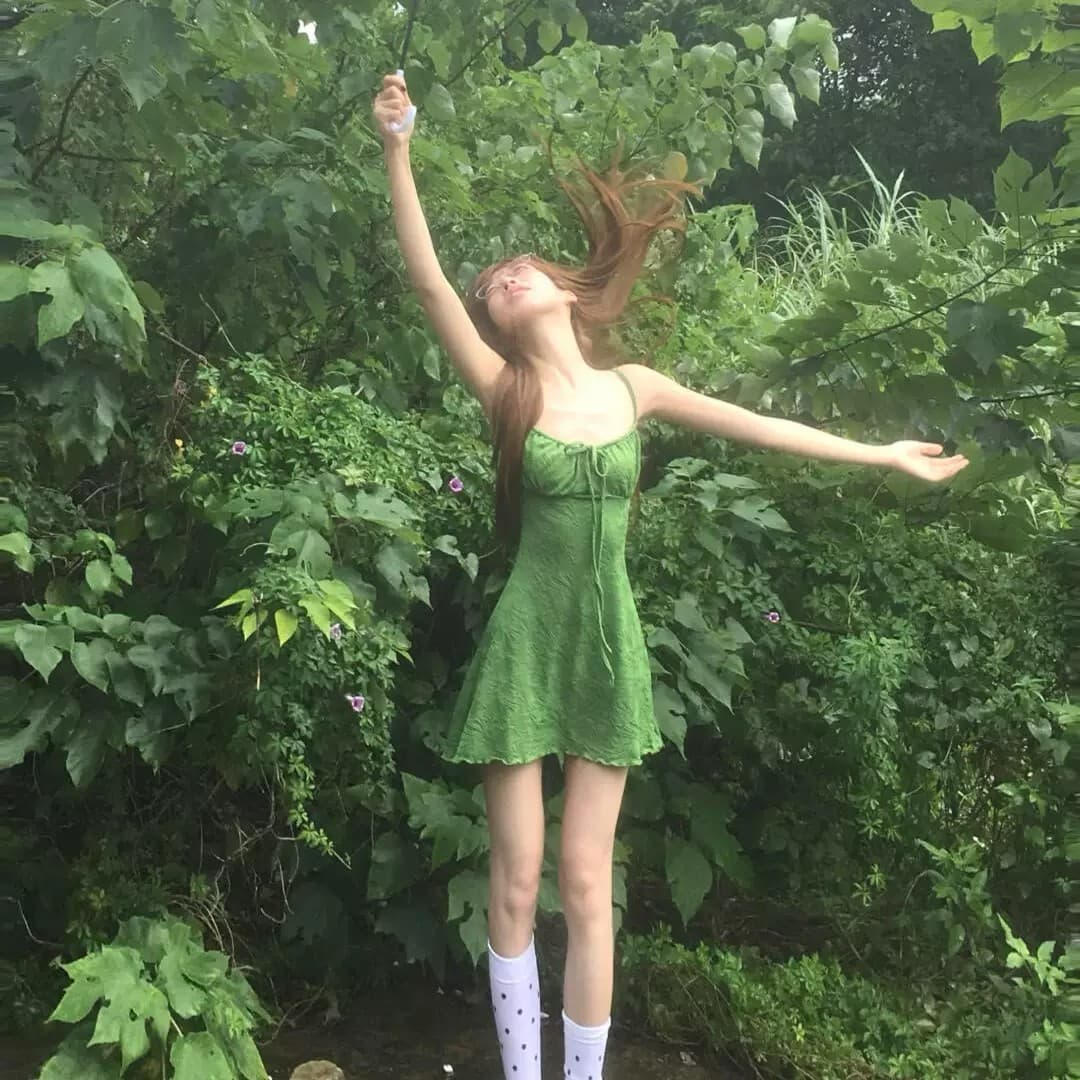 French retro resort textured green suspender short skirt for women spring and summer new seaside tube top slim dress