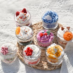 Factory Stock Wholesale Cream Candle Strawberry Chocolate Scented Candle Holiday Gift Decoration
