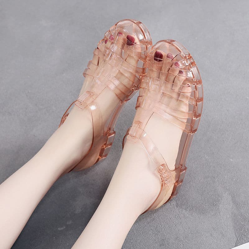 Crystal sandals, vintage-style closed-toe women's summer new style, low heel, flat, transparent jelly shoes, popular online style, fairy-like new trend.