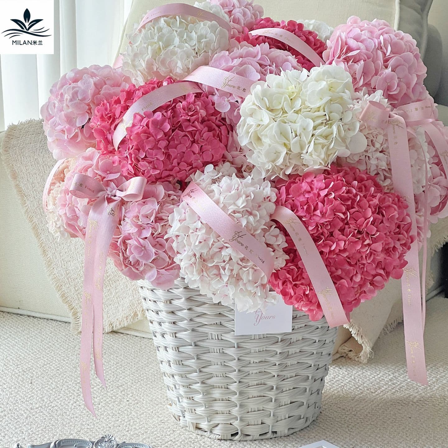 Round hug bucket flower basket, angel wings hand-woven basket, wicker hand-woven basket, rattan-woven peony flower basket