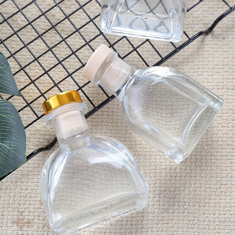 Wholesale transparent fireless aromatherapy glass bottle rattan perfume square empty bottle diffuser yurt aromatherapy ornament bottle