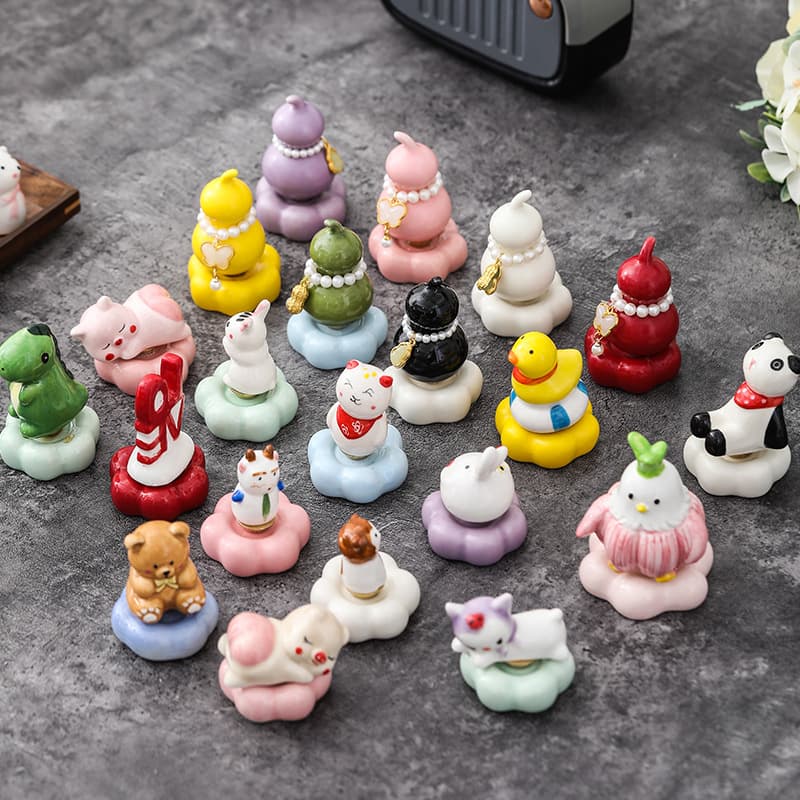 Cultural Creative Ceramic Rotating Chopstick Rest - Cute Backpack Pig Animal Chopstick Holder and Rest, Gift and Souvenir