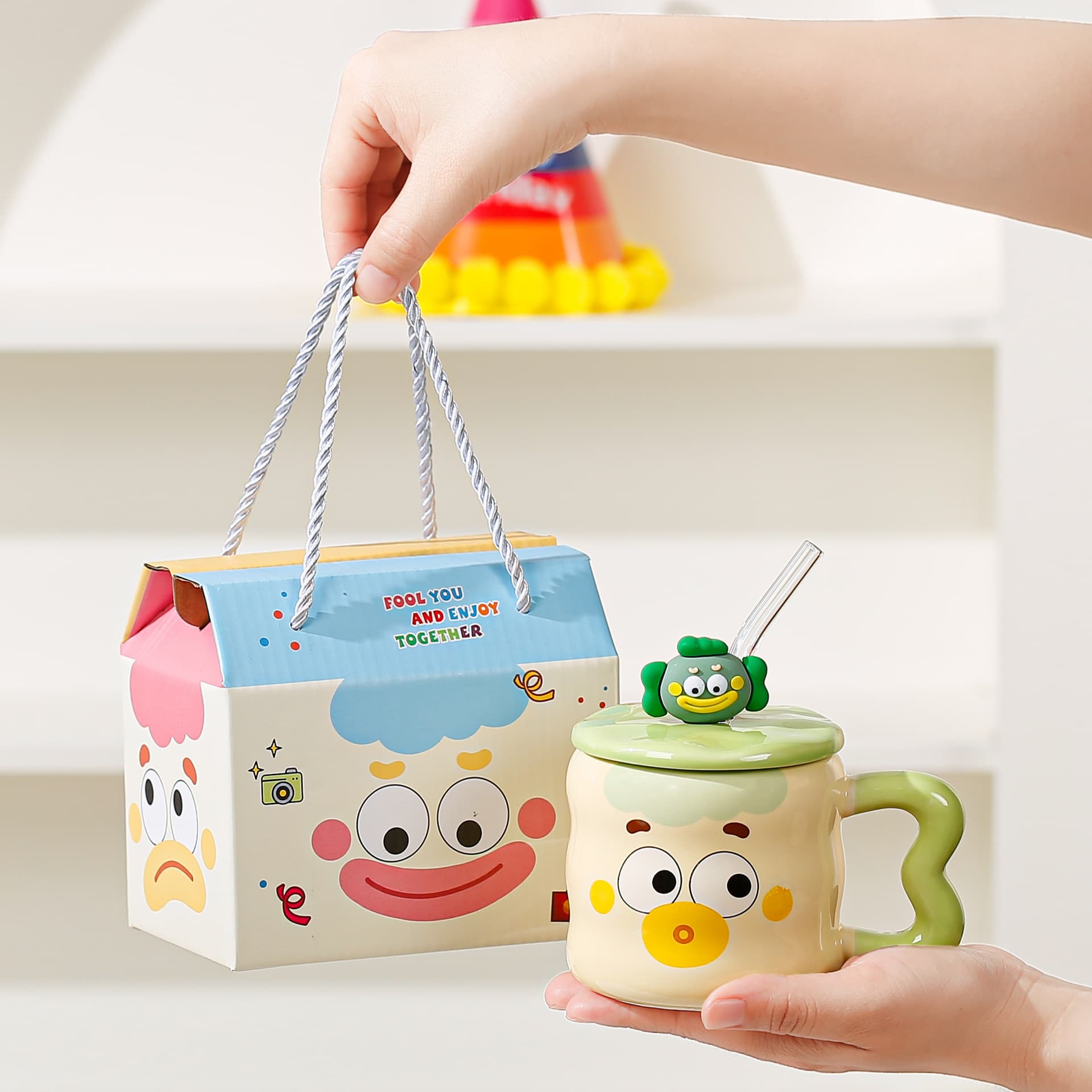 Cute and Cute Clown Ceramic Mark Cup with Lid for Birthday Gifts for Boys and Girls, Best Friend Gift Box
