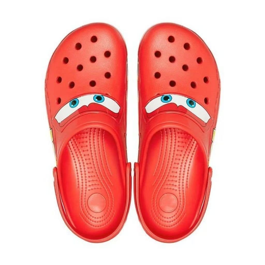 Lightning McQueen car-style clogs, new outdoor breathable casual beach shoes, closed-toe slippers, sandals for men and women.