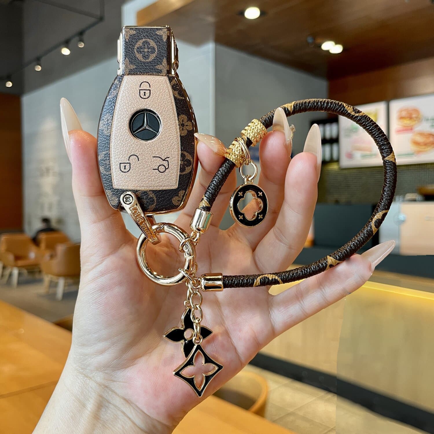 For Mercedes-Benz Vito Key Case CLA/CLS/GLE Retro Luxury Shell V-Class S-Class Fashion Decorative Chain SLK