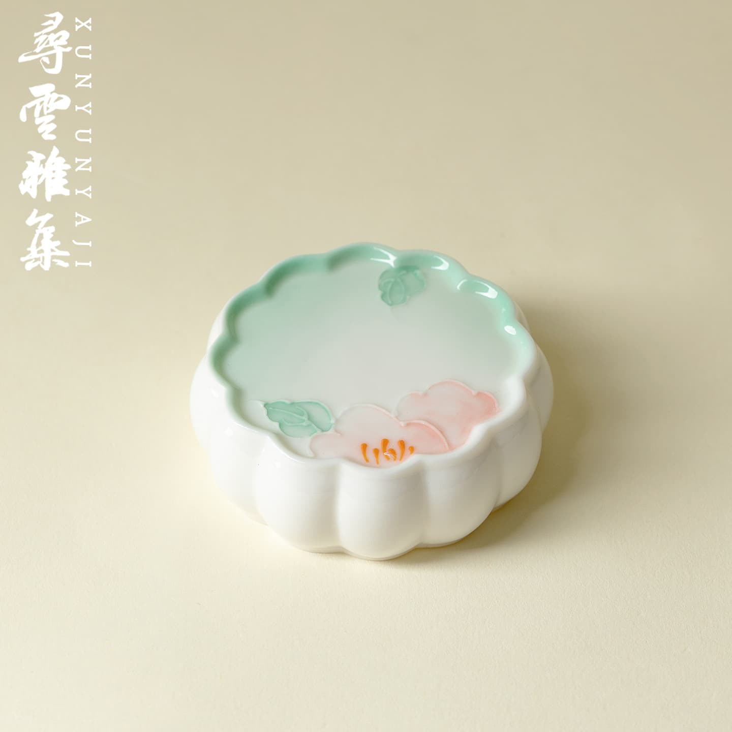 Xunyun Yaji Ceramics: Hand-painted green branch-shaped lid holder with floral design, Arita ware teapot lid and saucer, suitable for home use, tea ceremony accessories.
