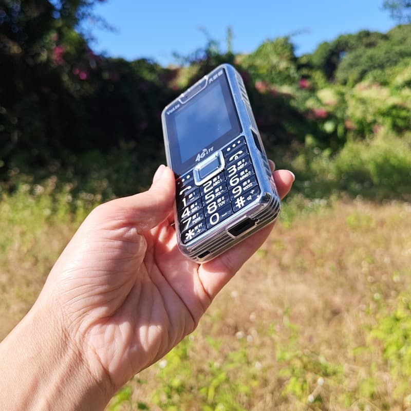 Universal 4G Senior Phone with Loud Sound, Long Standby, Large Fonts, and Large Screen for Students and Elderly