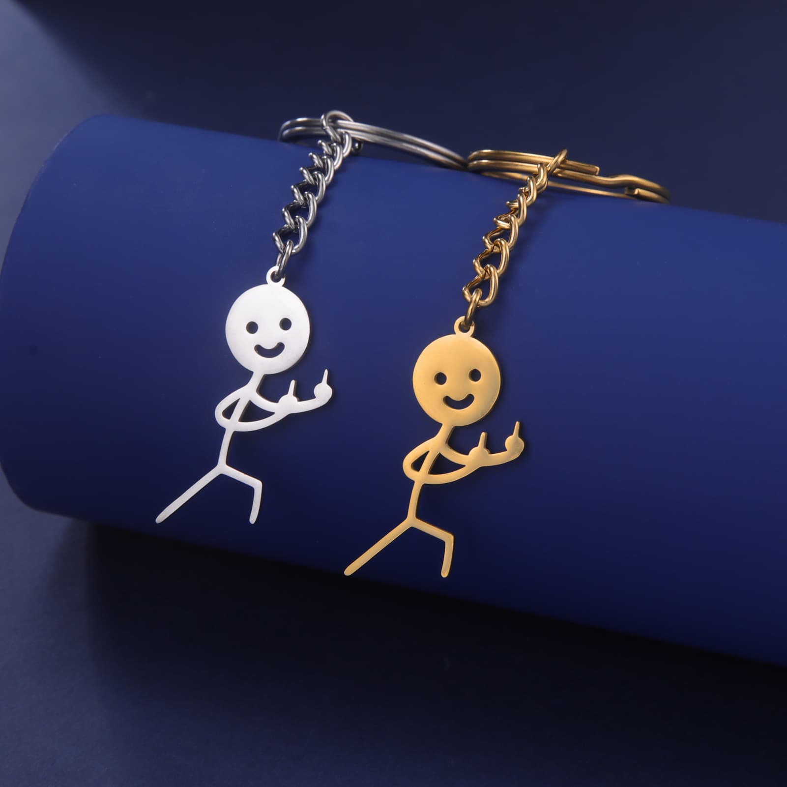 Hot-selling cartoon fun and cute creative expression with two middle fingers on one side, small man pendant stainless steel keychain