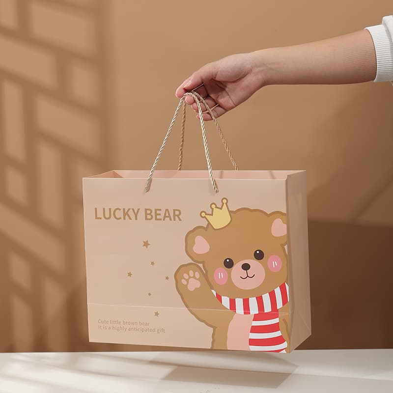 Cartoon Cute Bear Gift Bag, Thickened White Cardstock, Handheld Paper Bag for Clothing Store, Children's Wear, Birthday Gift Packaging Bag