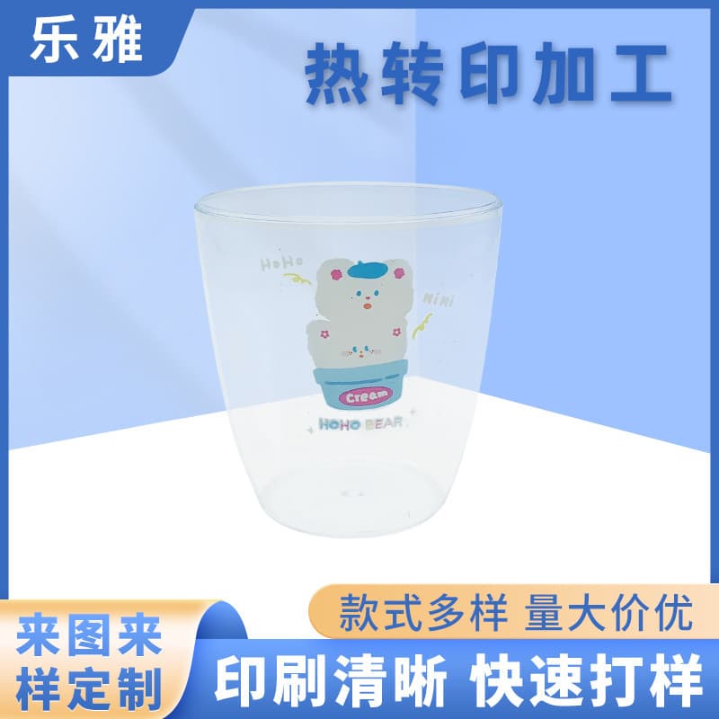 The manufacturer undertakes heat transfer printing on plastic cups. The surface printing of plastic products has strong adhesion. Thermal transfer printing processing