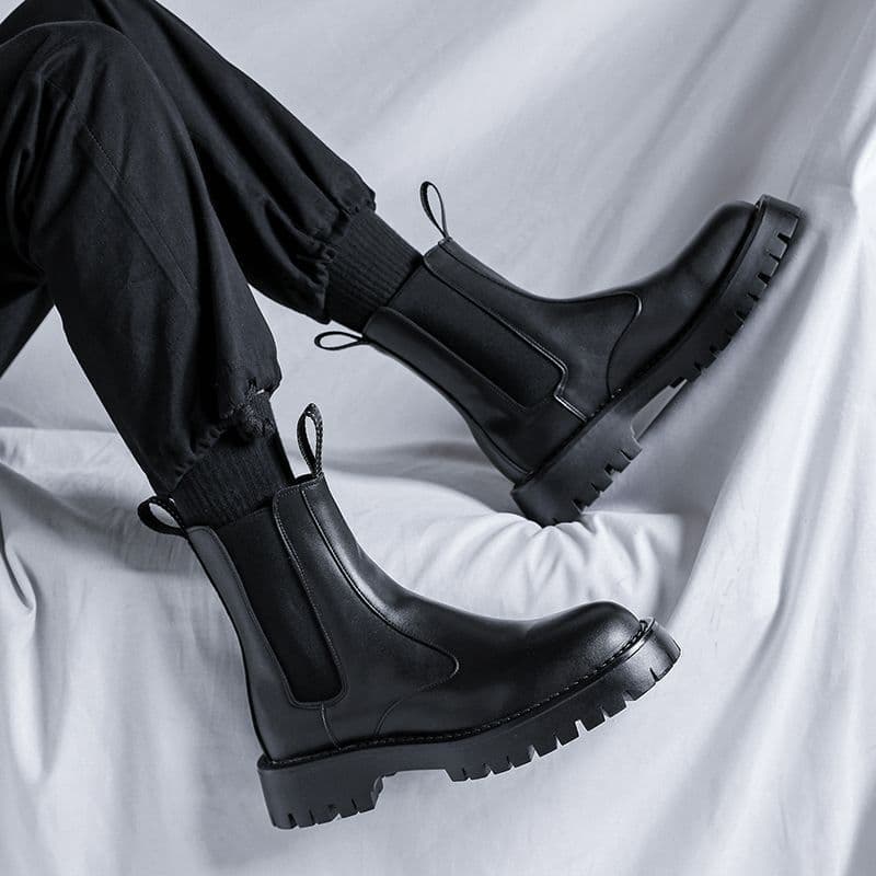 Men's Martin boots, 2025 new autumn style, British style Chelsea black casual boots, men's high-top leather boots with cotton lining.