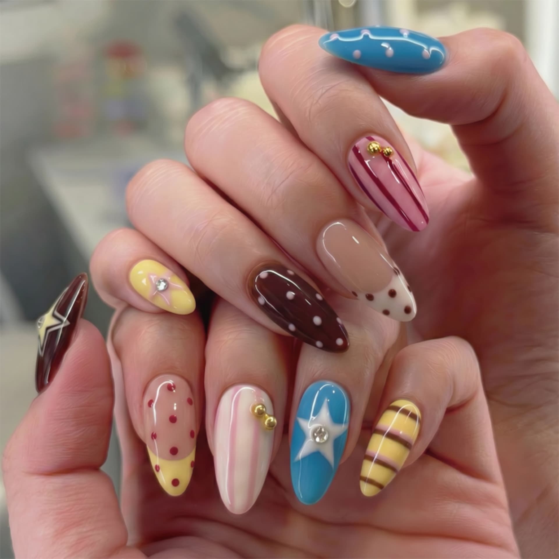 Cross-border trade Europe and America contrast color dopamine nail art wear nails almond-shaped wearable nail tips fake nails wholesale