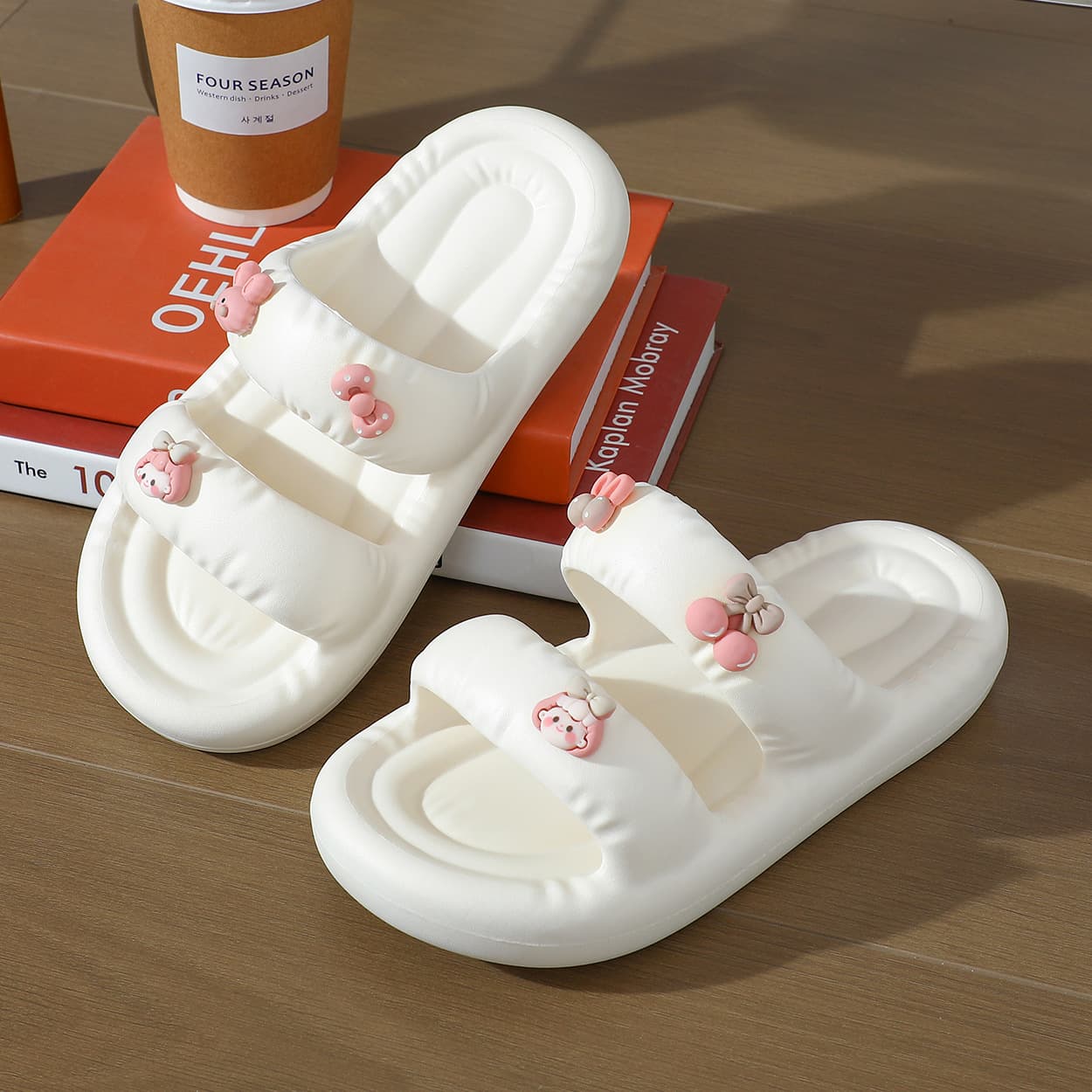 Slippers for women's summer outer wear new style fashionable thick soles that feel like stepping on shit, silent internet celebrity super hot and cute ins trendy beach half-slippers