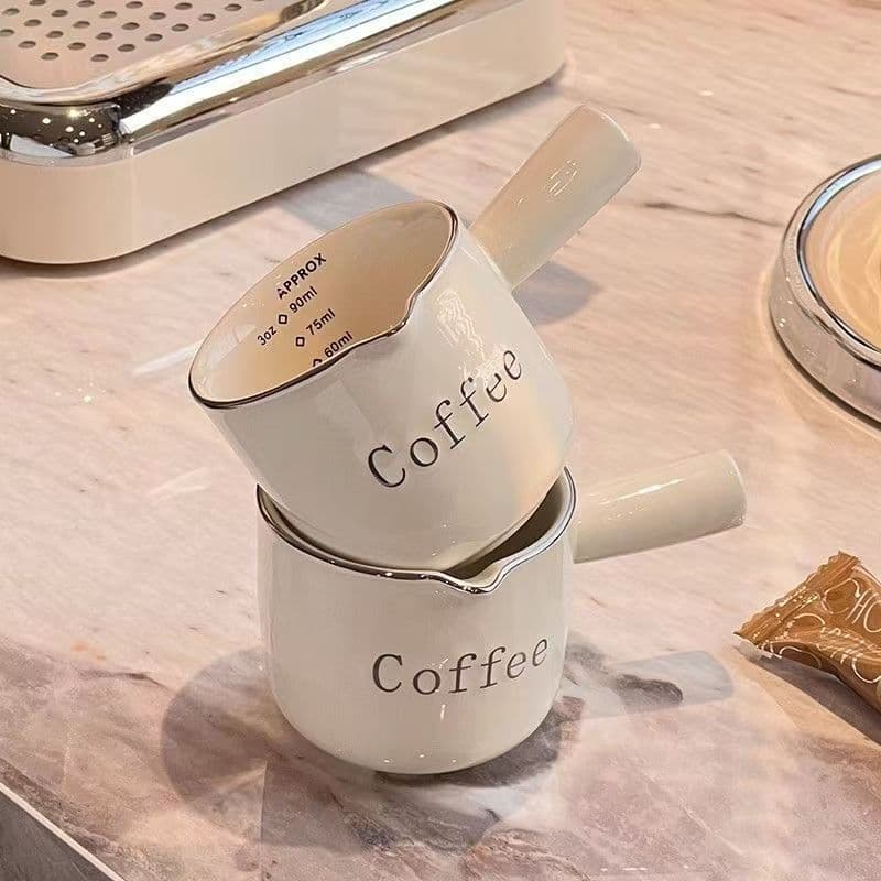 High-value ceramic mini milk cup, heat-resistant, dual-scale, espresso measuring cup, simple and elegant milk white.