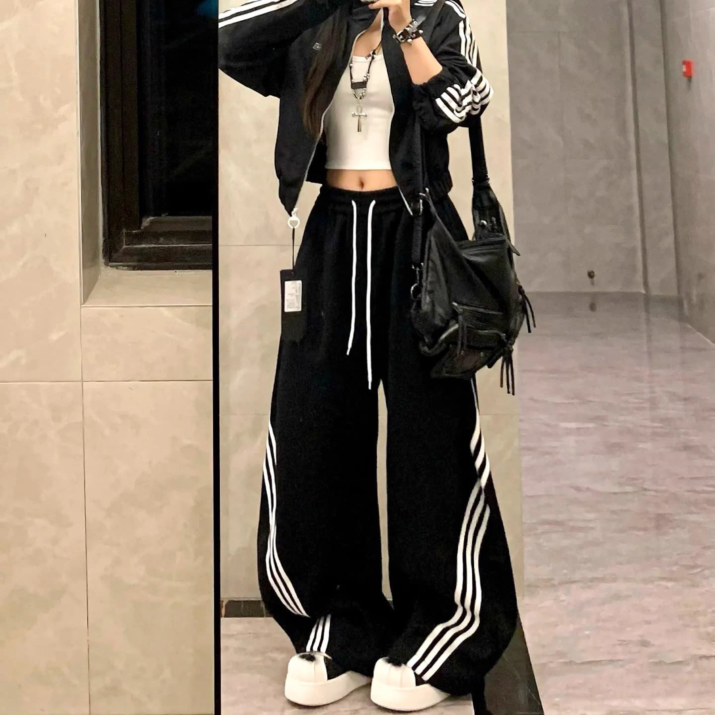 【Cotton Blend】American Three-Stripe Contrast Color Wide-Leg Pants for Women, Fall Designer Loose Sports Sweatpants