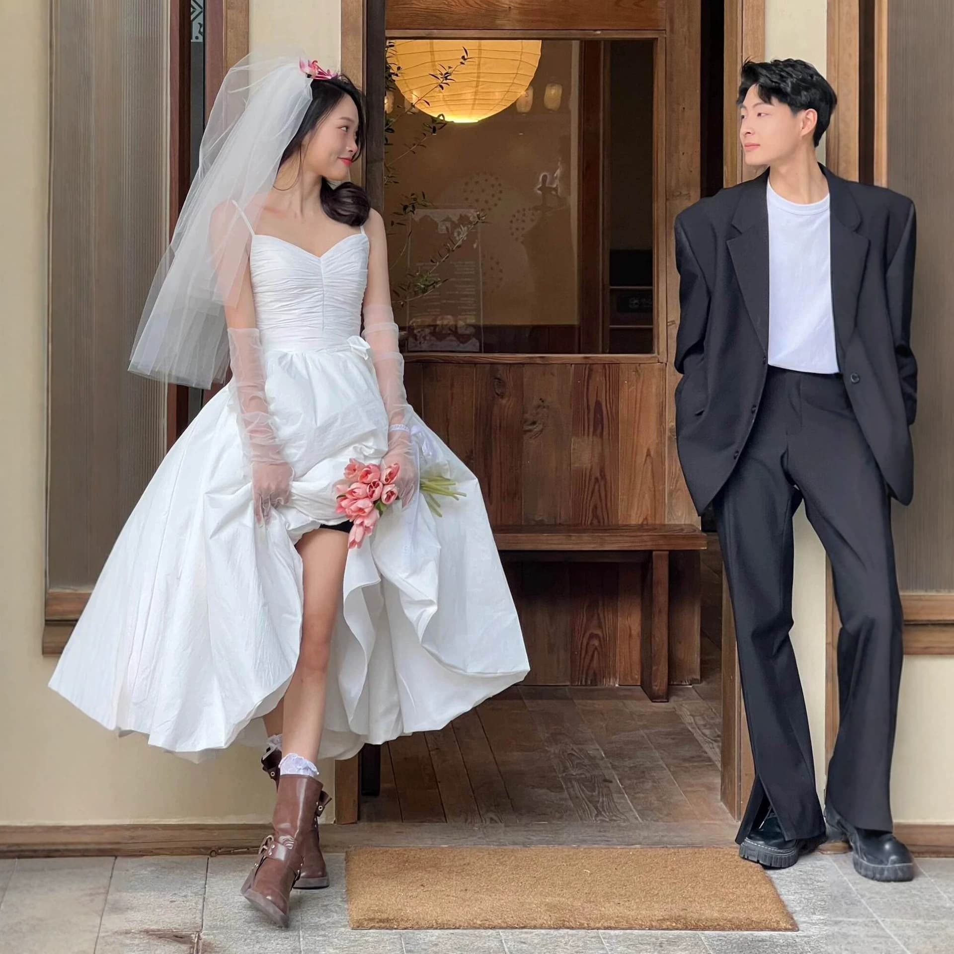 French travel photography light wedding dress bride satin niche simple temperament certificate registration small white skirt engagement suspender dress