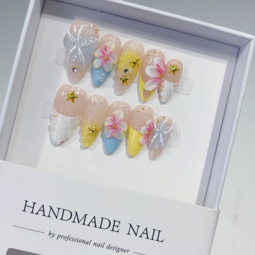 New European and American French Gilded Almond Nails with Ombre Lines and Carved Flowers, Handmade Wearable Fake Nails