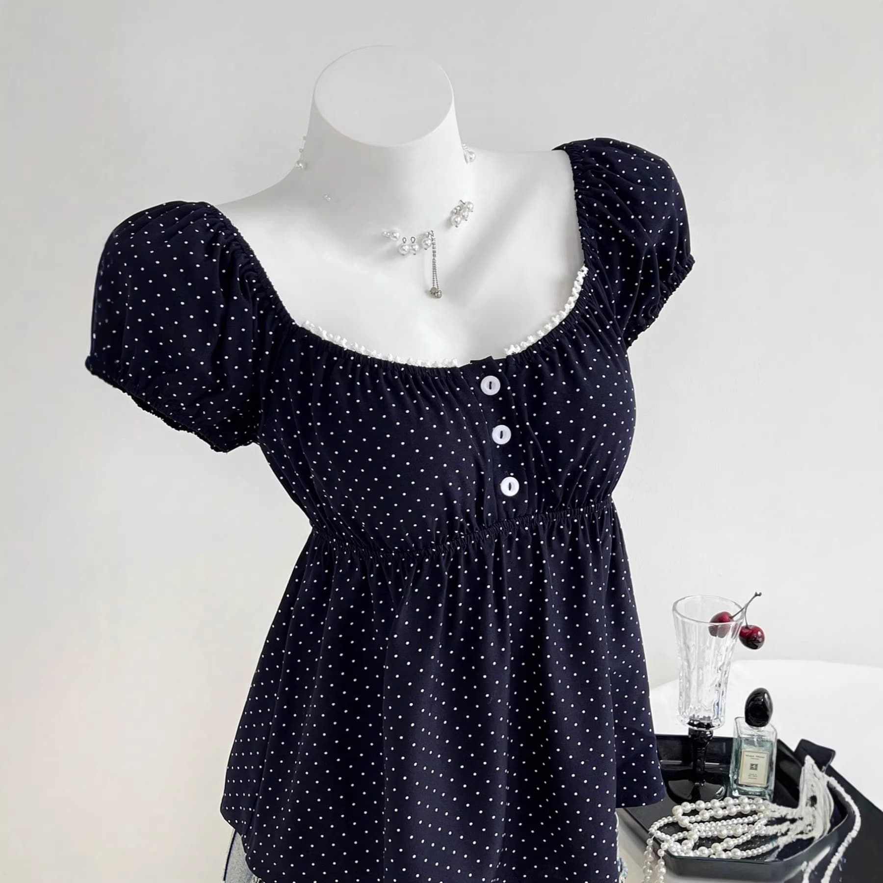 2026 Summer Cross-Border New Lace U-Neck Polka Dot Hem Three-Button Top, Fashion Elegant Waist-Slimming Top
