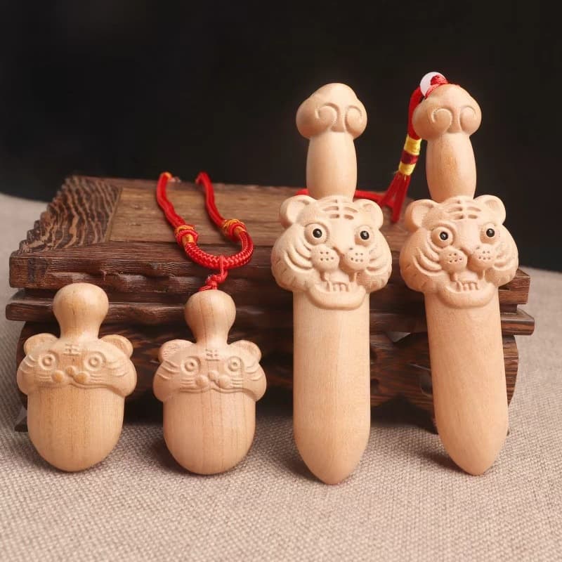 Peach wood tiger head sword baby sword pendant baby baby necklace baby body protection sleeping peach wood solid wood auspicious cloud sword
