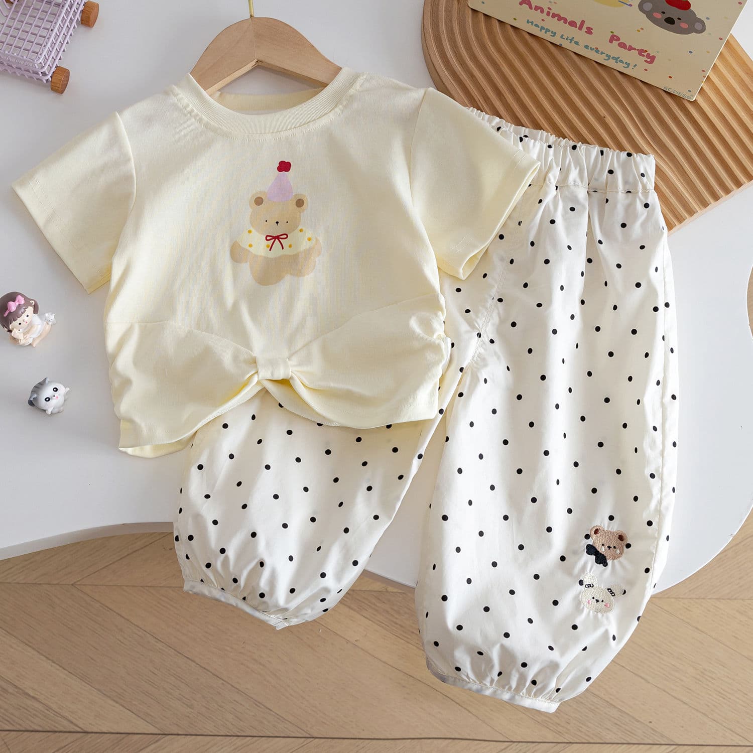 Baby girl summer suit, pure cotton, cute short-sleeved T+ polka dot nine-point pants, comfortable and trendy outfit for kindergarten children