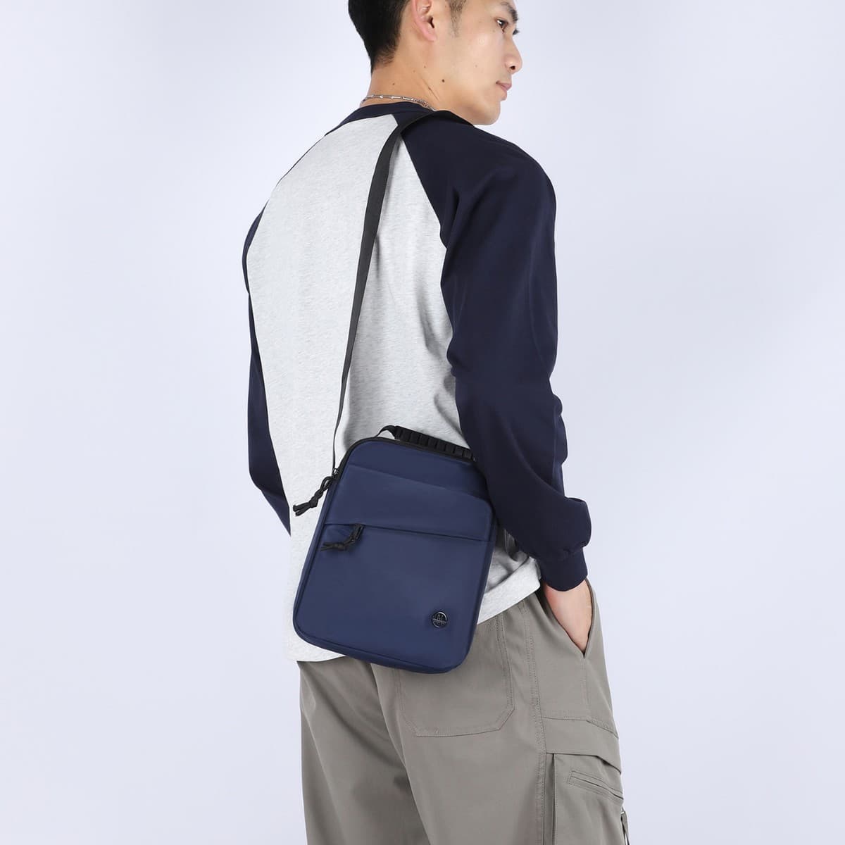 Men's Casual Crossbody Bag for Commuting and Travel, Portable Large-Capacity Shoulder Bag, Vertical Solid Color Simple Handbag