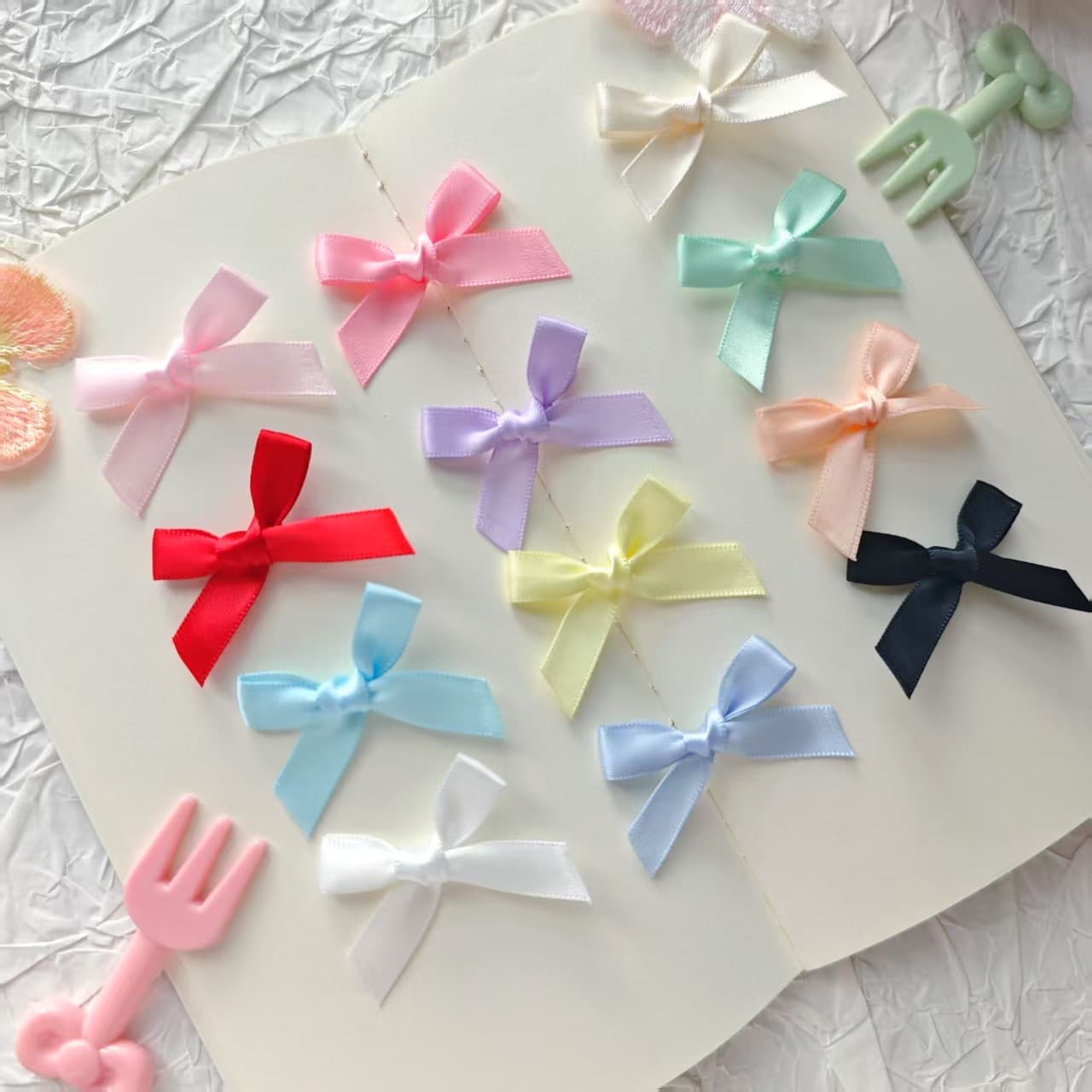 1CM Wide Double-Sided Ribbon Bow Decoration for DIY Gift Boxes, Crafts, Doll Clothes, Socks, and Apparel Accessories